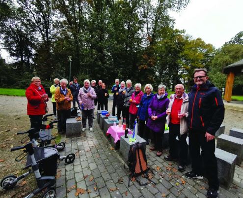 Beim Sektfrühstück im Park ...